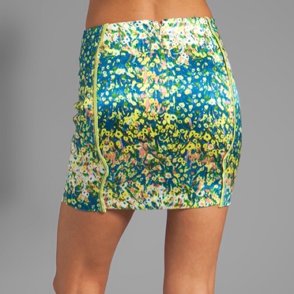 Bardot Flower Shower Mini Skirt Sateen Pencil - Picture 2 of 8